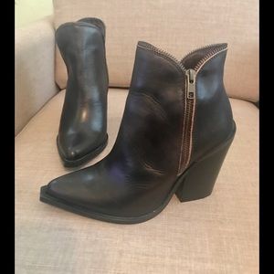 NWOT Jeffrey Campbell Booties size 38 Euro 7.5US